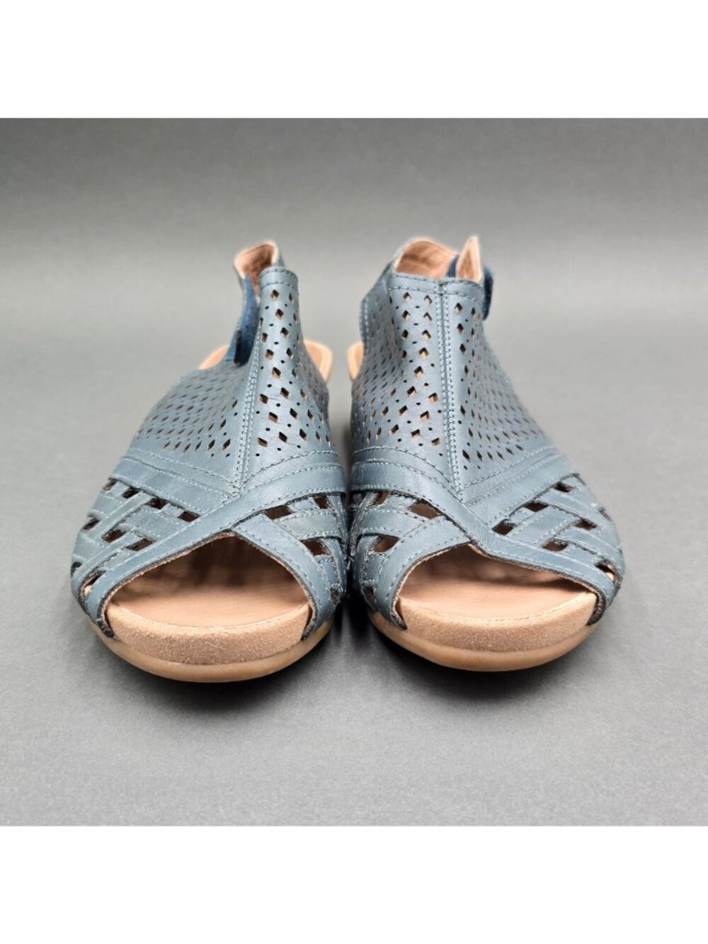 Earth Pisa Galli Blue Leather Wedge Sandals Size 7 Perforated Slingback - Picture 2 of 10